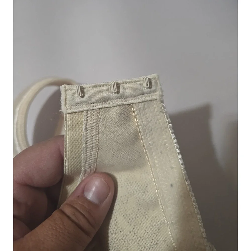 Playtex 18 Hour Light Beige All-Around Smoothing Wire Free T-Shirt Bra‎ Size 38B